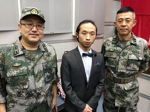 《将军与士兵》的表演者，国家一级演员：句号，侯勇