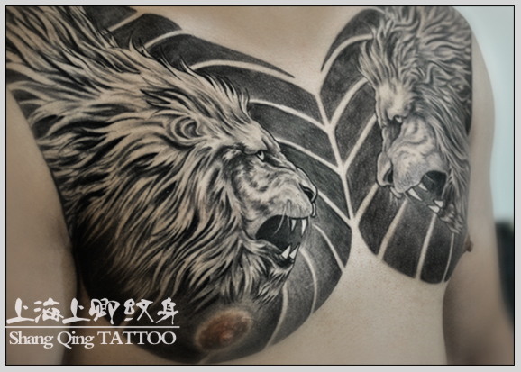 上海纹身店上卿纹身作品——双狮咆哮，一决雌雄