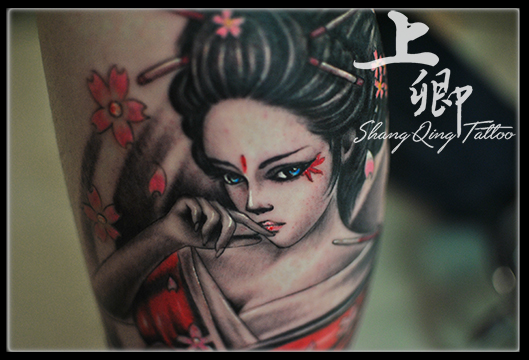 上海纹身上卿纹身作品——小腿传统#古典艺伎纹身#