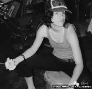 《未成年纹身新规引争议：17岁少女求纹身遭老板怒斥
